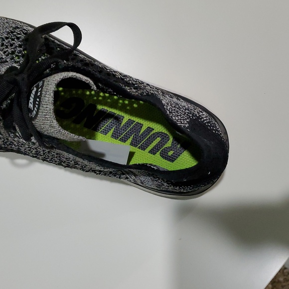 Nike Free RN Flyknit Black and White Sneakers Men 9.5 w/box main image 7